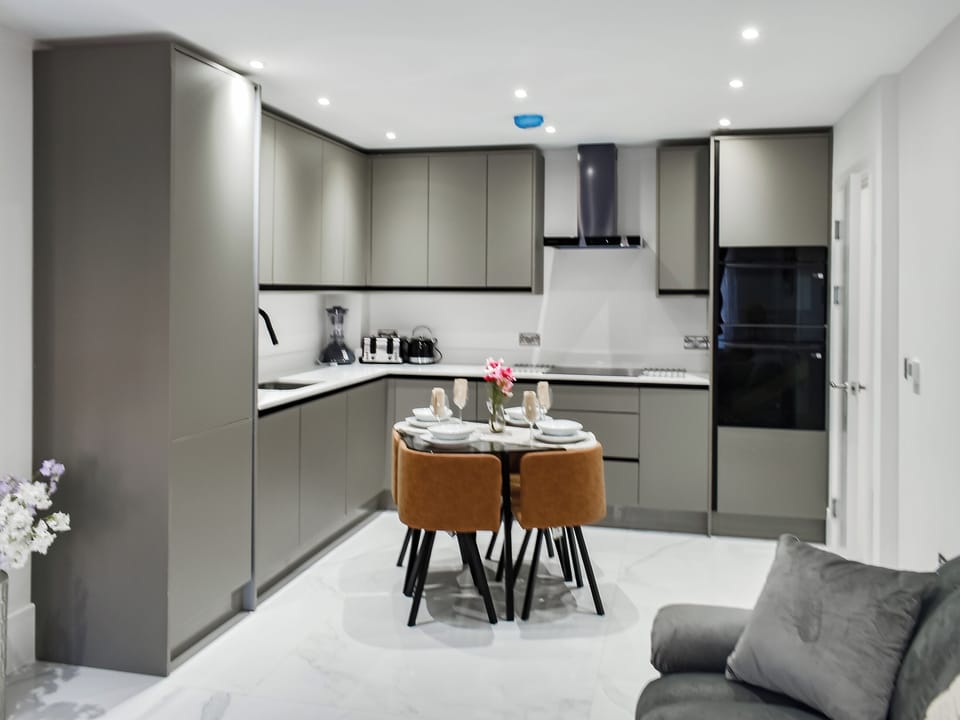 Open plan living space | Shencot Apartments- Apartment 2 - Shencot Apartments, Brentwood