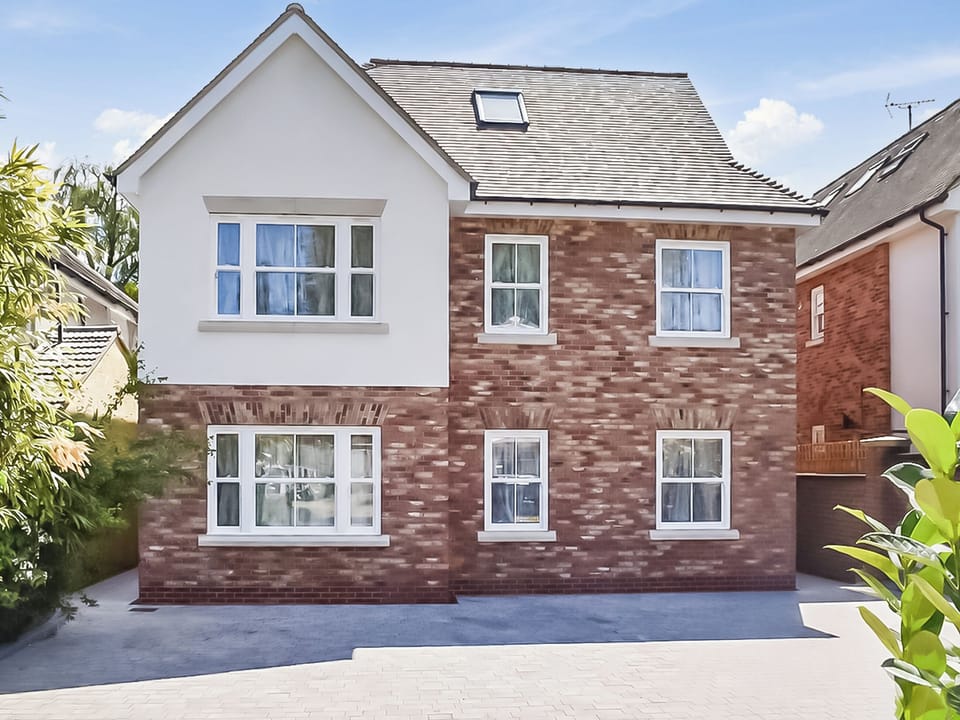 Exterior | Apartment 3 - Shencot Apartments, Brentwood