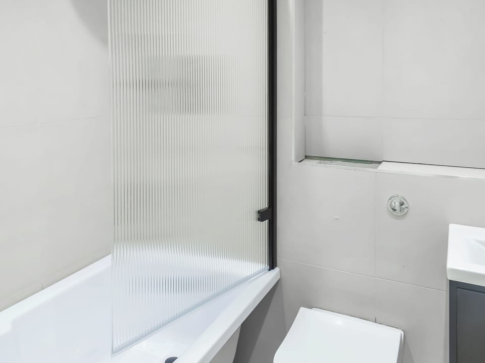 Bathroom | Apartment 3 - Shencot Apartments, Brentwood
