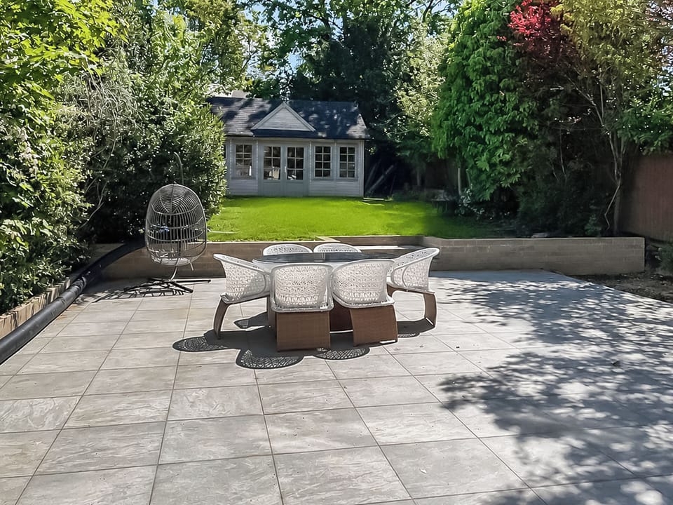 Sitting-out-area | Apartment 4 - Shencot Apartments, Brentwood