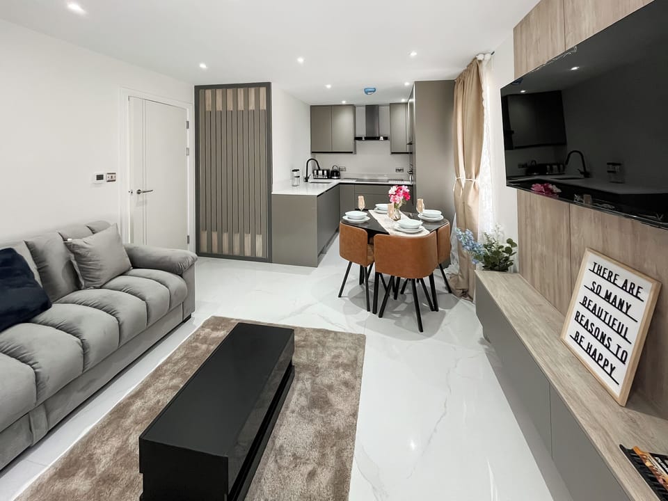 Open plan living space | Apartment 4 - Shencot Apartments, Brentwood