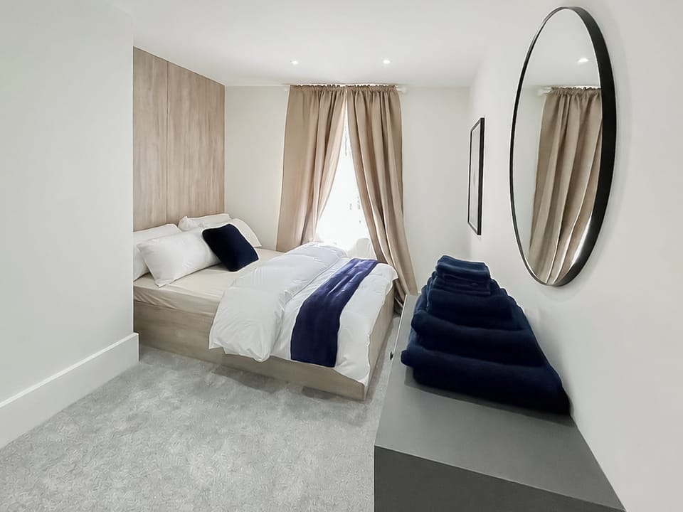 Double bedroom | Apartment 4 - Shencot Apartments, Brentwood
