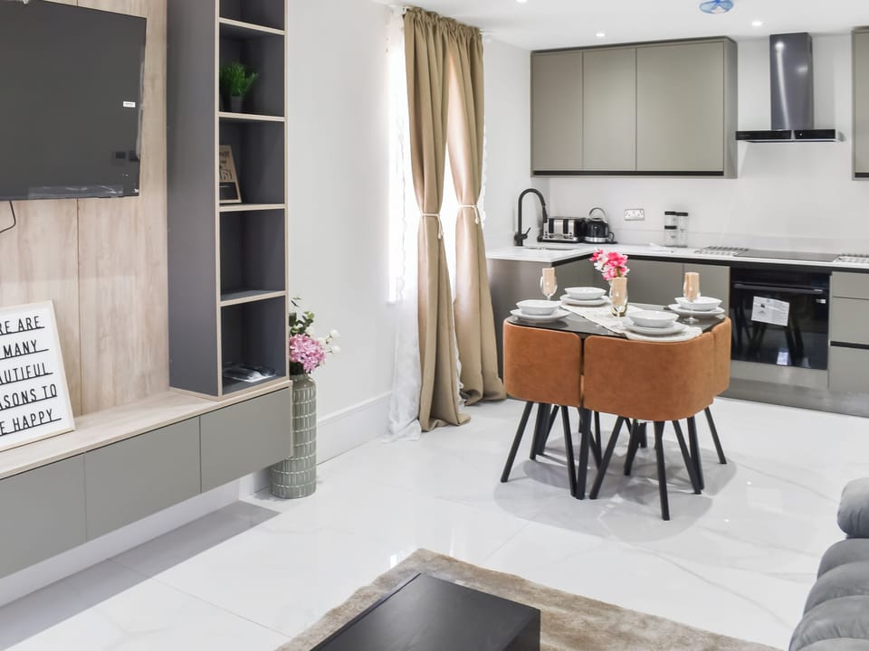 Open plan living space | Apartment 4 - Shencot Apartments, Brentwood