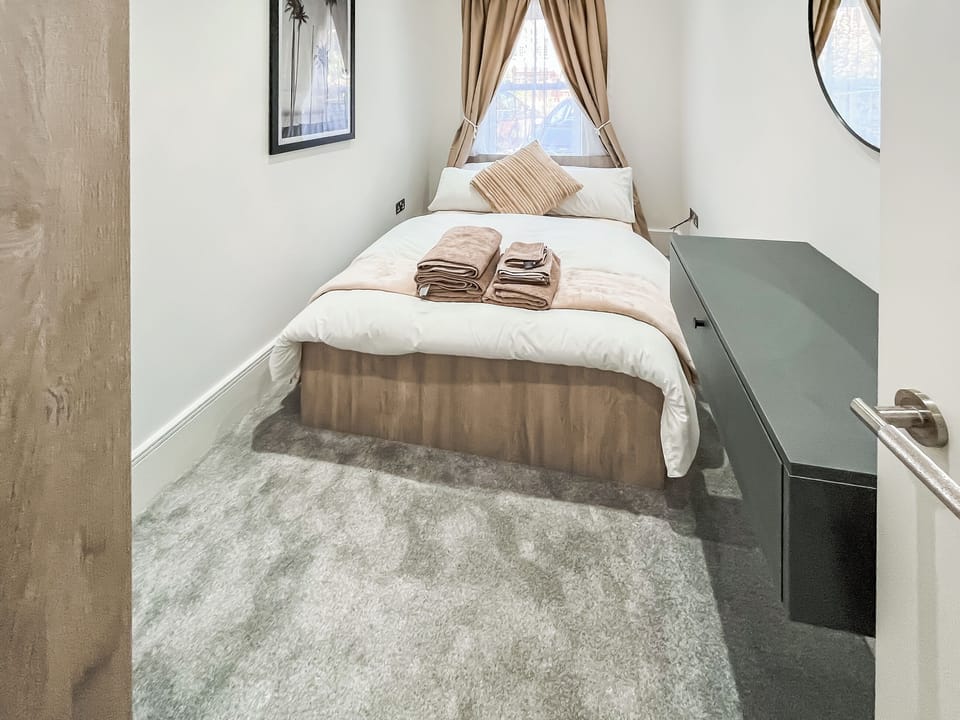 Double bedroom | Shencot Apartments- Apartment 1 - Shencot Apartments, Brentwood