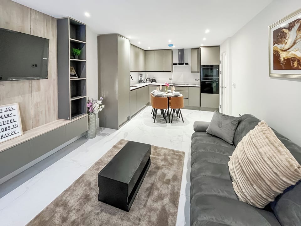 Open plan living space | Shencot Apartments- Apartment 1 - Shencot Apartments, Brentwood