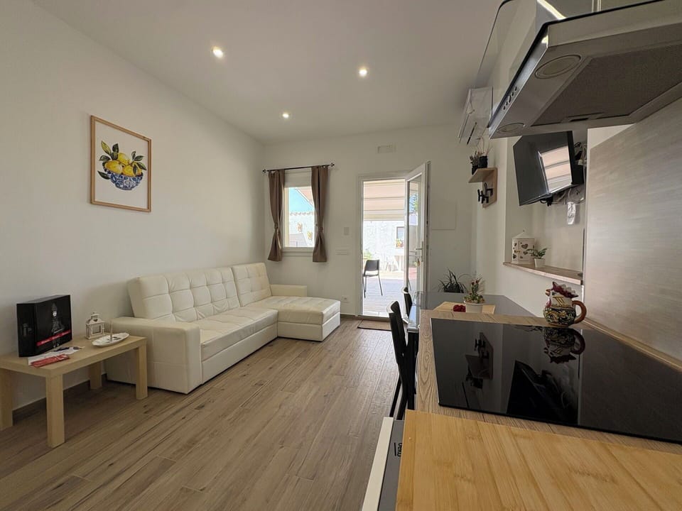 Autumn, Kitchen, Living Room, Spring, Summer