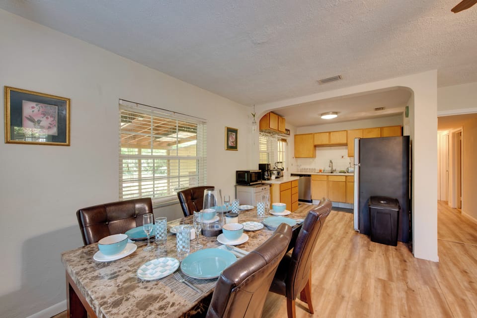 Kitchen & Dining Area