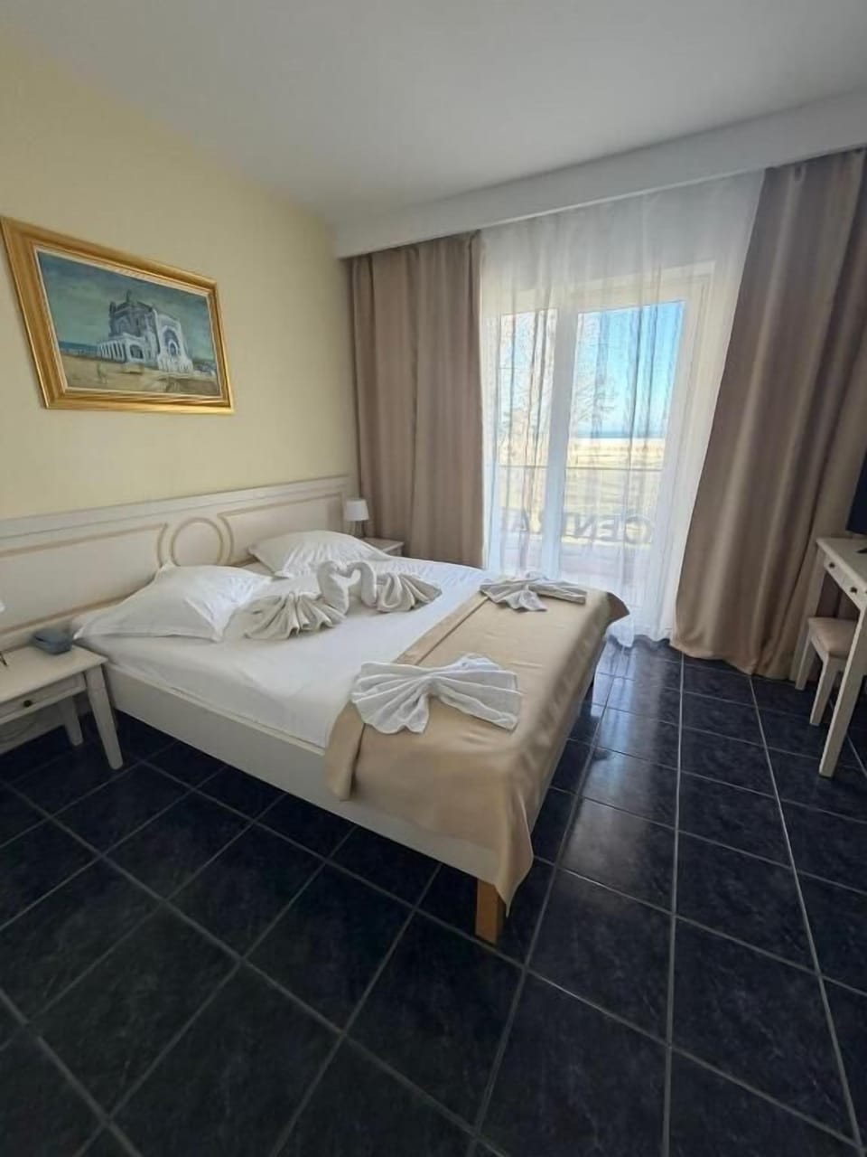 Apartment, Balcony, Sea View | Hypo-allergenic bedding available, WiFi (free), bed sheets