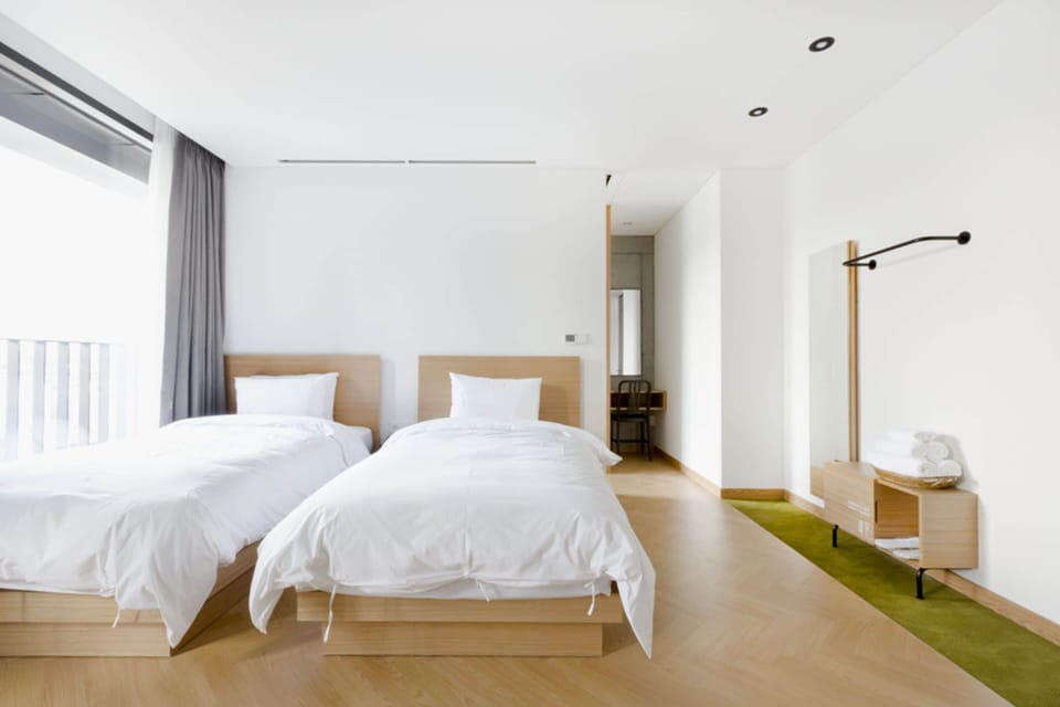 Junior Suite, 2 Twin Beds | In-room safe, desk, blackout drapes, soundproofing
