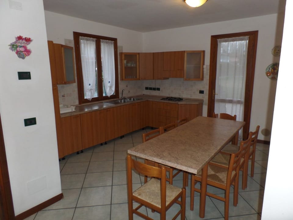 Villa, 3 Bedrooms, Patio, Garden View | Dining room