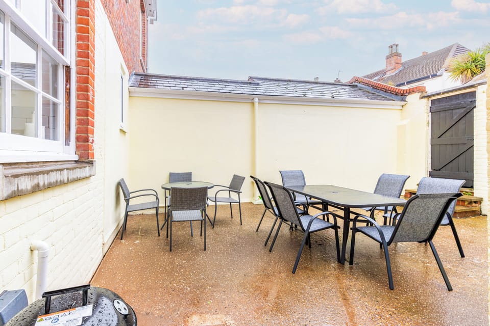 Courtyard provides an excellent place to have a barbecue, which is available during your stay, and sit out and enjoy the sun. 