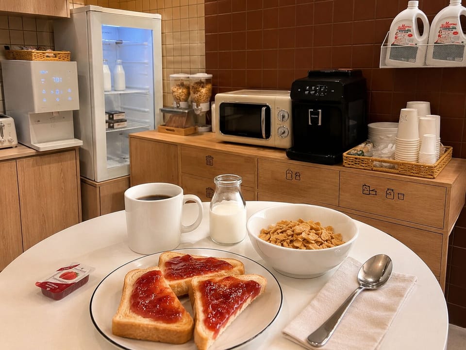 Free daily continental breakfast