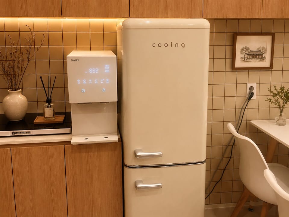 Fridge, microwave, espresso maker, coffee/tea maker