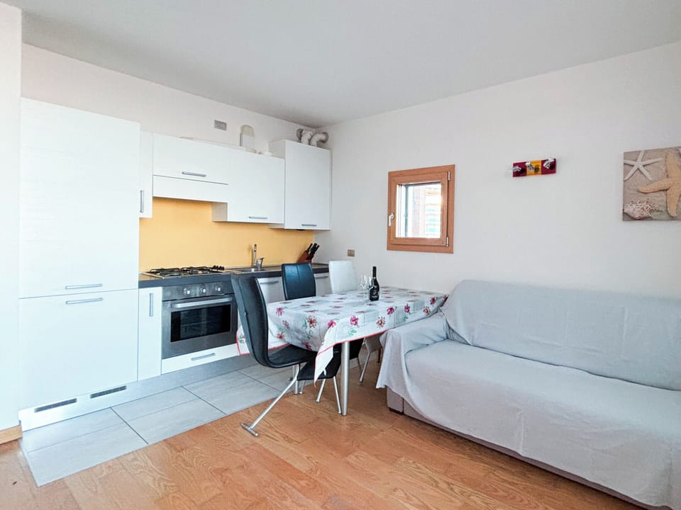 Apartment, 1 Bedroom, Balcony, Ocean View | Dining room