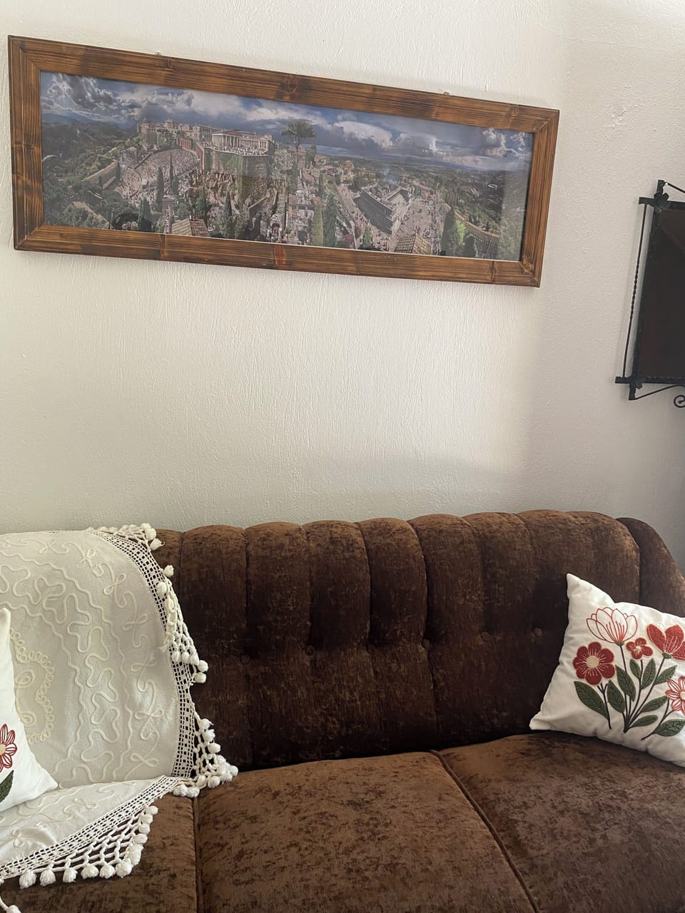 Standard Triple Room, Garden View | Living area