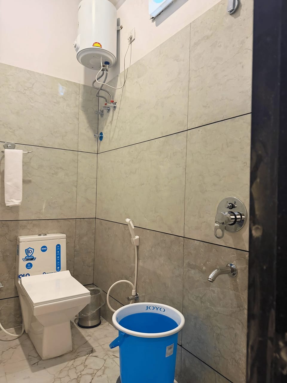Family Quadruple Room | Bathroom | Shower, towels, soap, shampoo