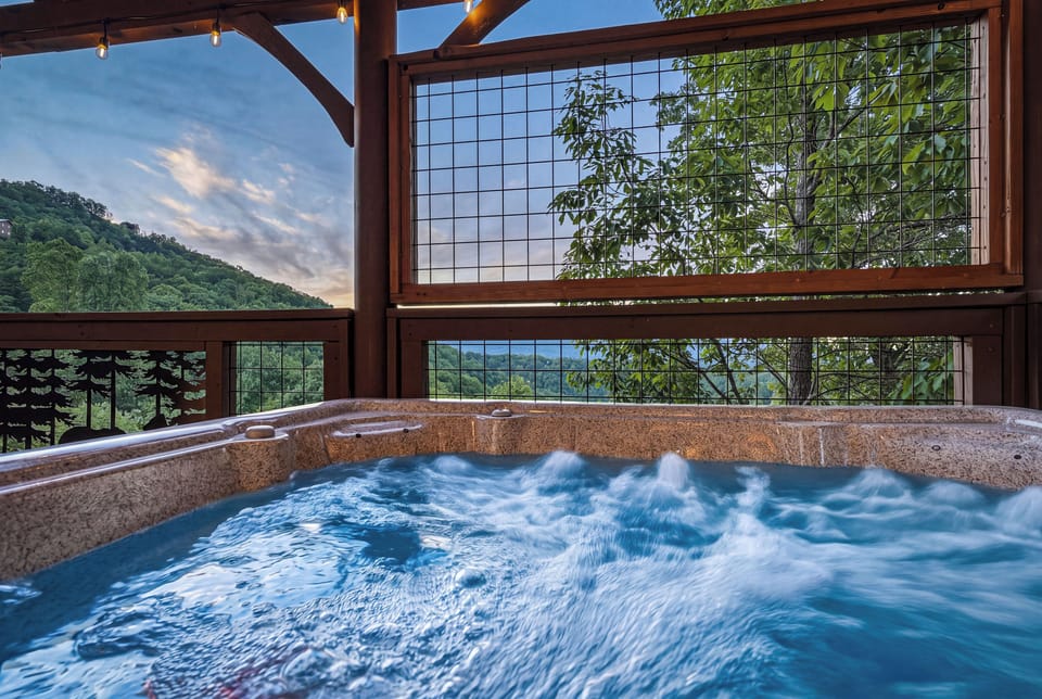 Six-person hot tub with peaceful mountain setting
