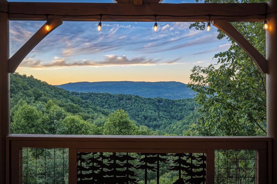 Beautiful Smoky Mountain scenery from sunrise to sunset