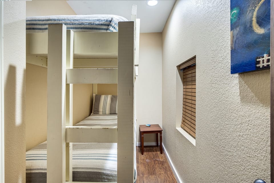 Bunk Room: Twin XL