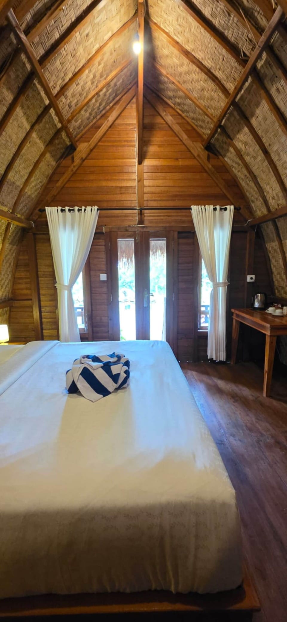 Deluxe Bungalow, 1 Bedroom, Balcony, Garden View | Bed sheets