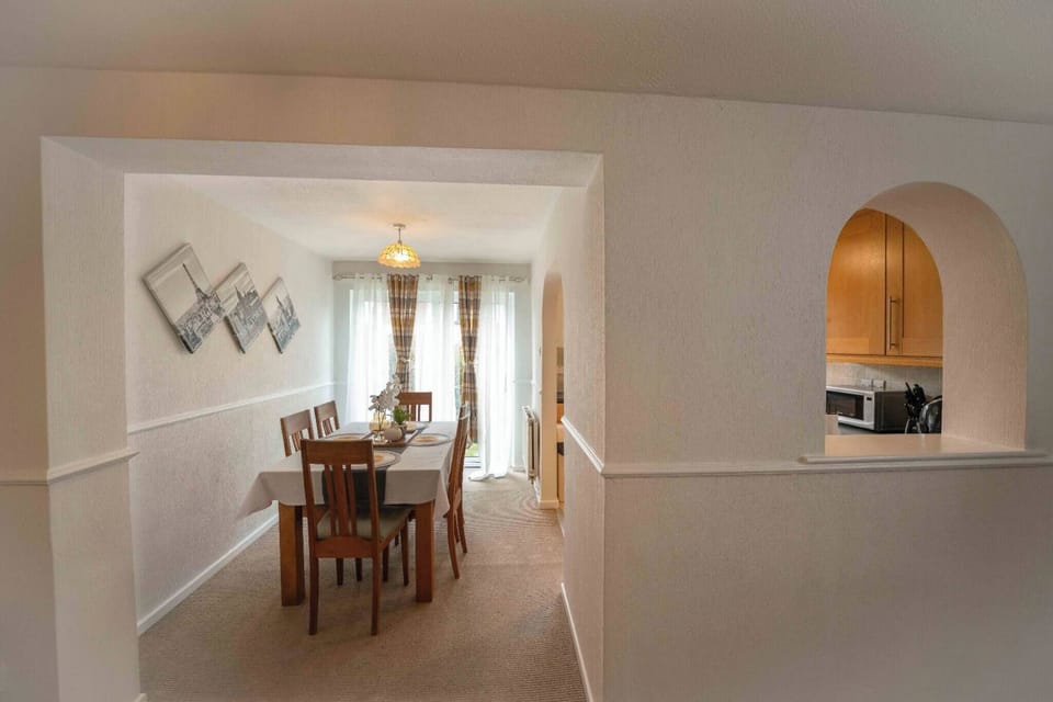 House, 3 Bedrooms | Dining room