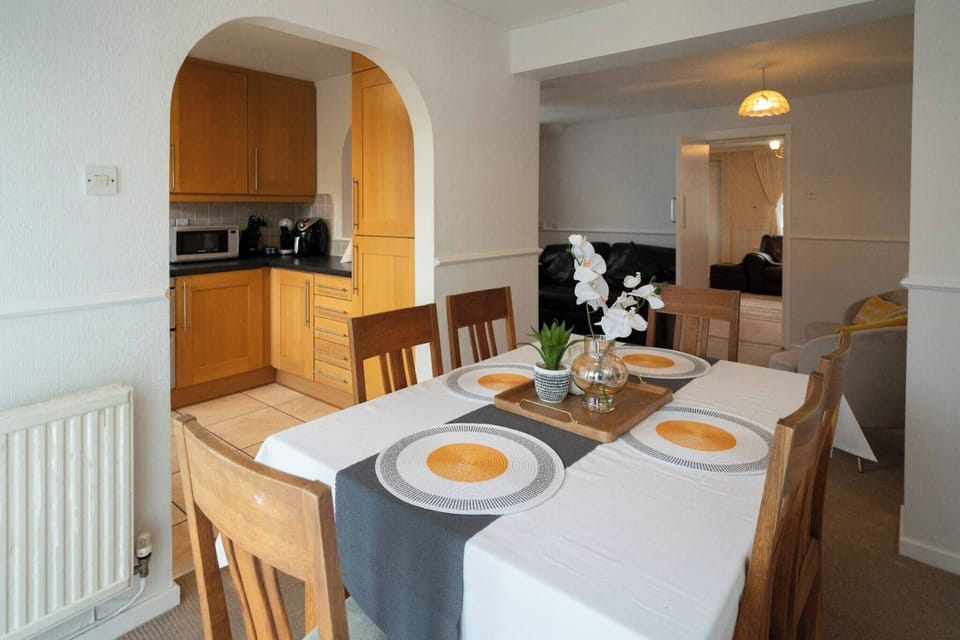 House, 3 Bedrooms | Dining room