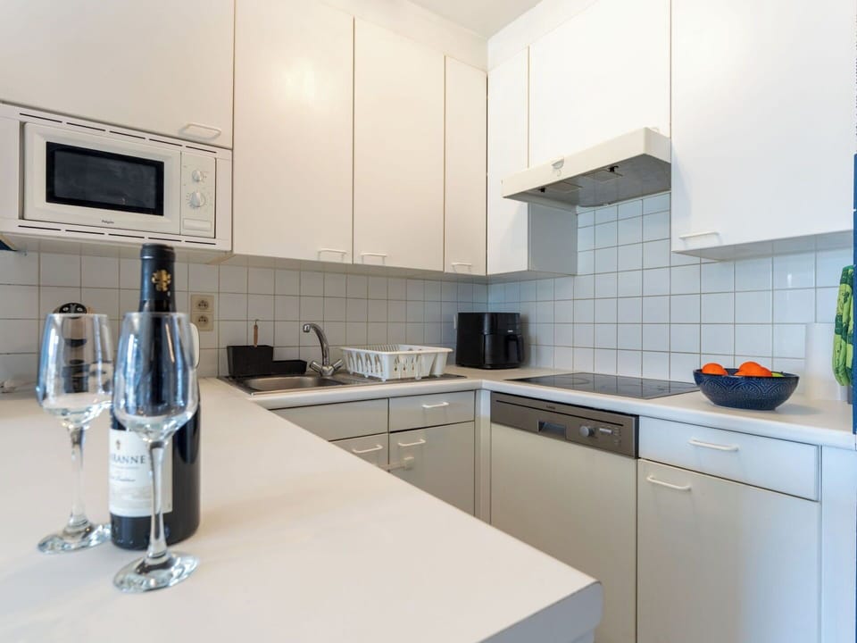 Kitchen, Kitchen Appliance, Countertop, Major Appliance, Interior Design, Flooring, Cabinetry, Furniture, Floor, Sink