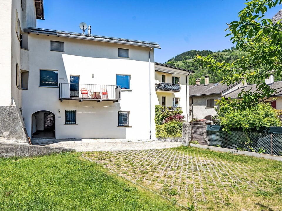Home, House, Residential Area, Human Settlement, Balcony, Village, Suburb, Estate, Yard, Villa