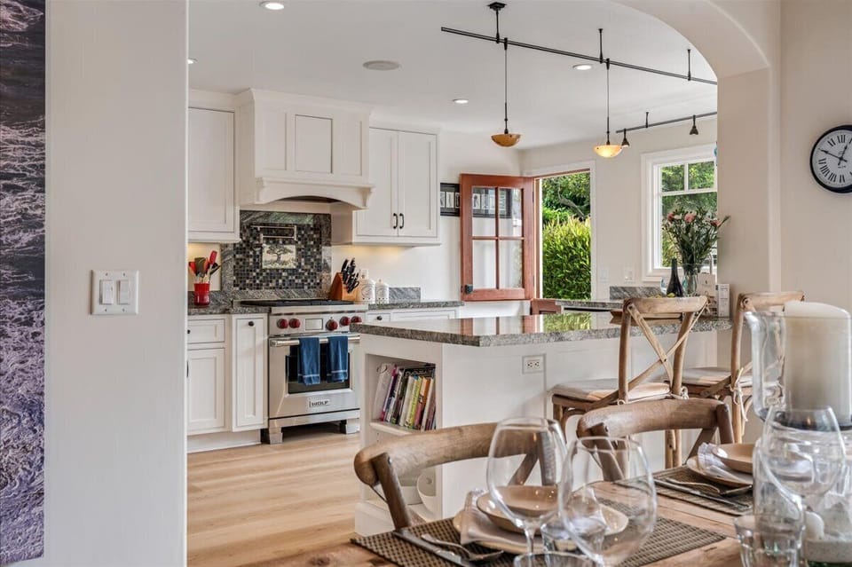 Fully Equipped Gourmet Kitchen