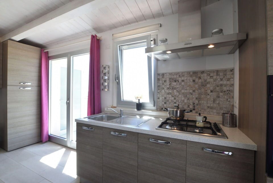 Autumn, Kitchen, Living Room, Spring, Summer