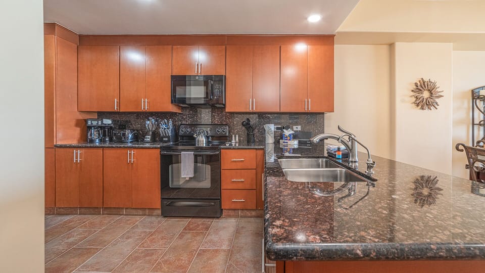 The complete kitchen.