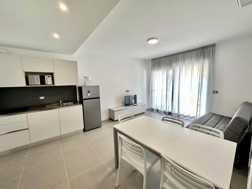 Apartment, 1 Bedroom, Balcony, City View | Interior