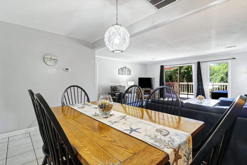 677 Queens Grant | Dining Room w/ seating for 6 - 677 Queens Grant | Dining Room w/ seating for 6