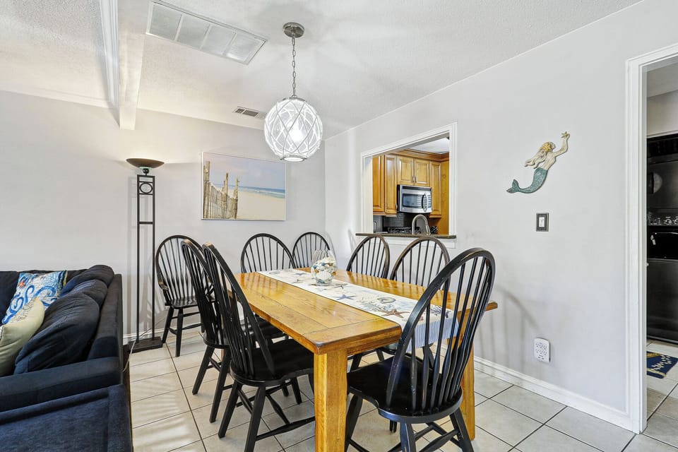 677 Queens Grant | Dining Room w/ seating for 6 - 677 Queens Grant | Dining Room w/ seating for 6