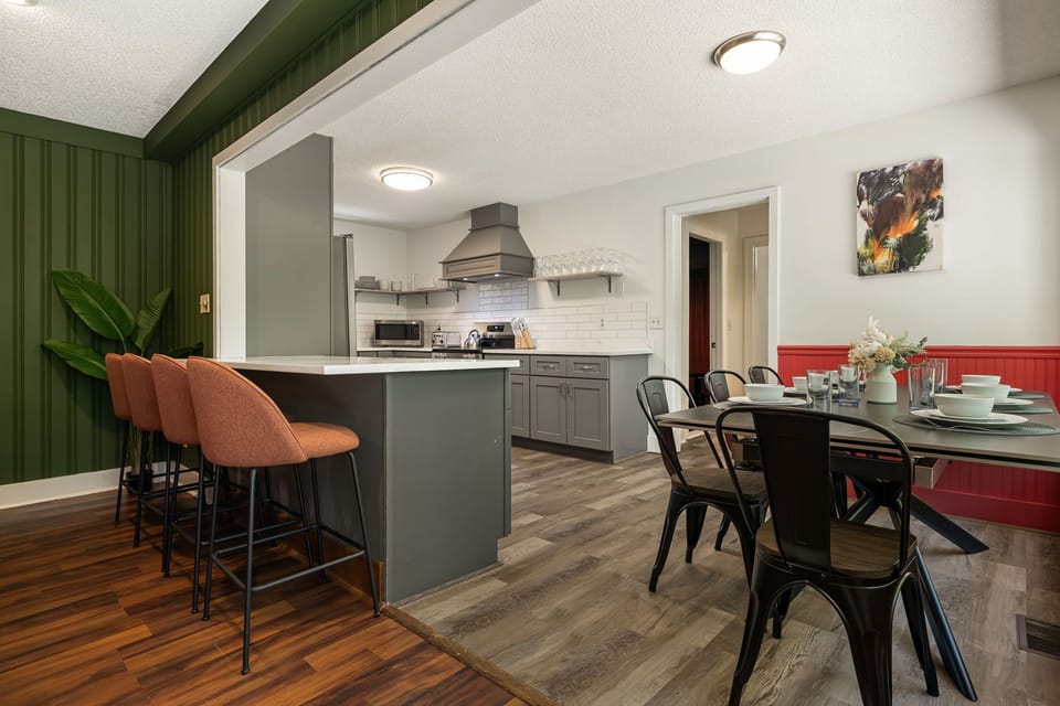 Breakfast Bar Seating & Dining
