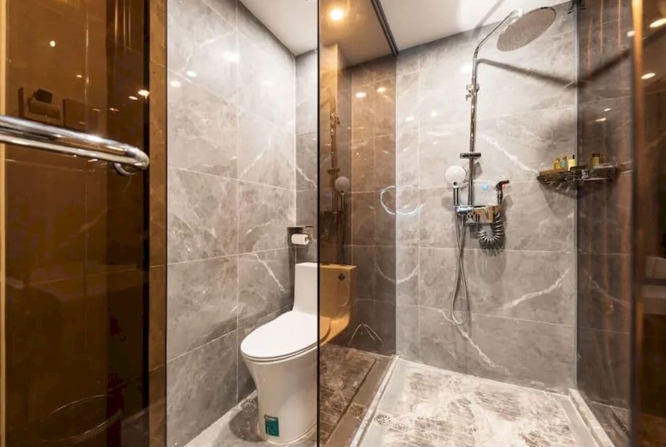 Superior Triple Room | Bathroom | Shower, hair dryer, towels, soap