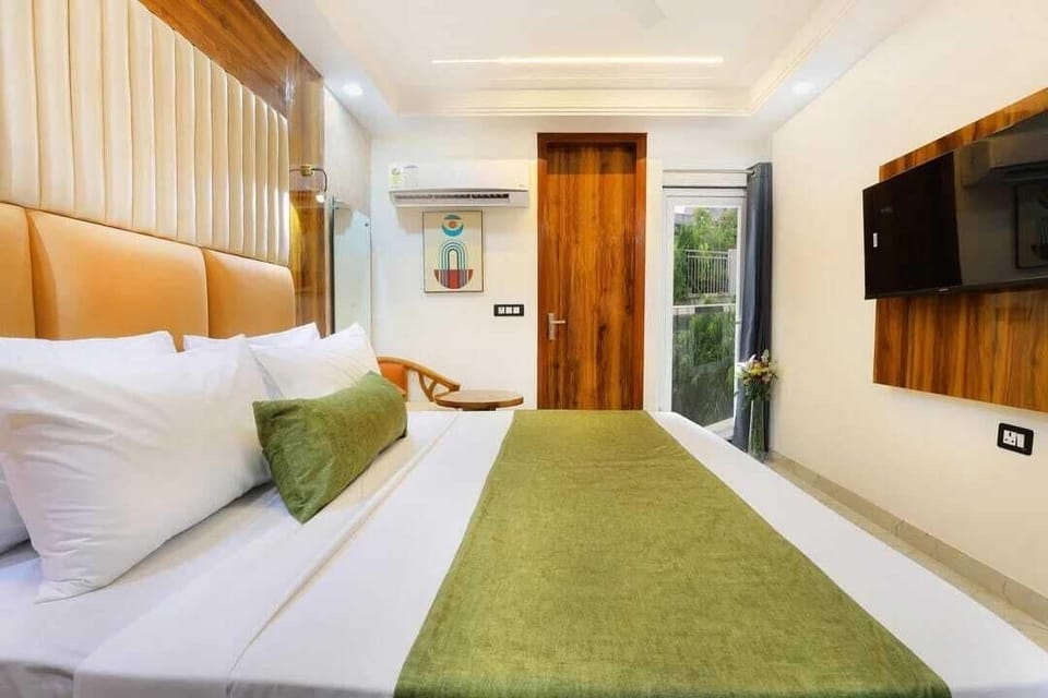 Superior Double Room, City View | Desk, WiFi (free)