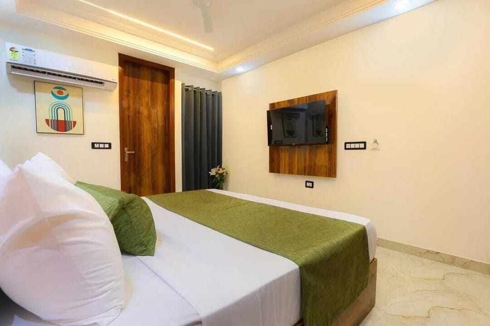 Superior Double Room, City View | Desk, WiFi (free)