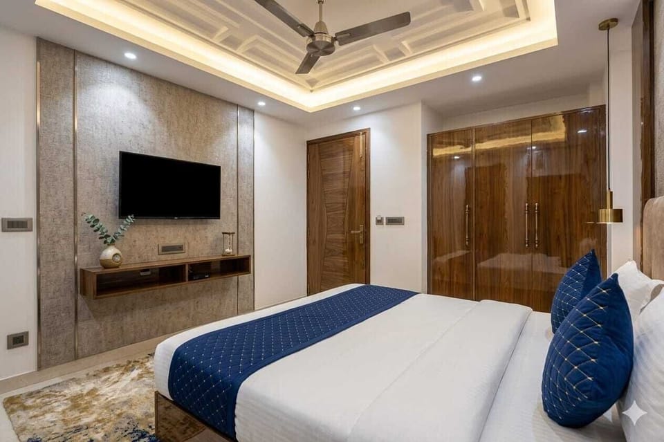 Deluxe Double Room, City View | Desk, free WiFi