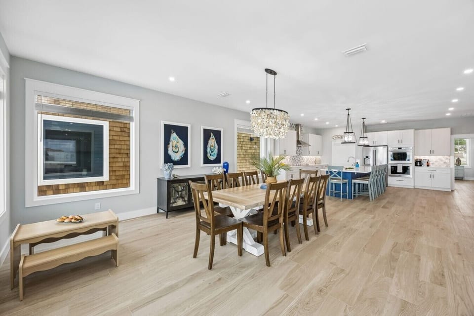 Spacious open kitchen/dining floor plan
