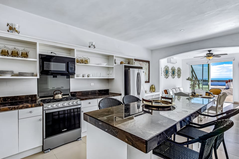 Villa, Multiple Beds, Balcony, Ocean View (Casa Blanca 44) | Private kitchen