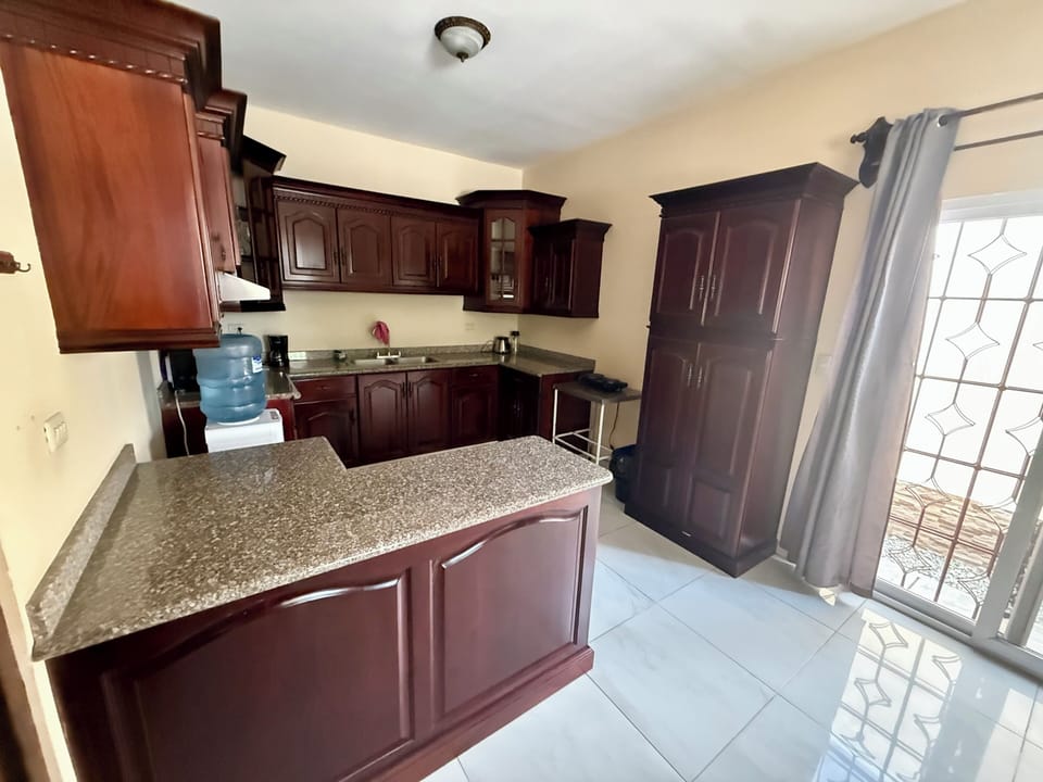 Luxury Room | Private kitchen | Microwave, dishwasher