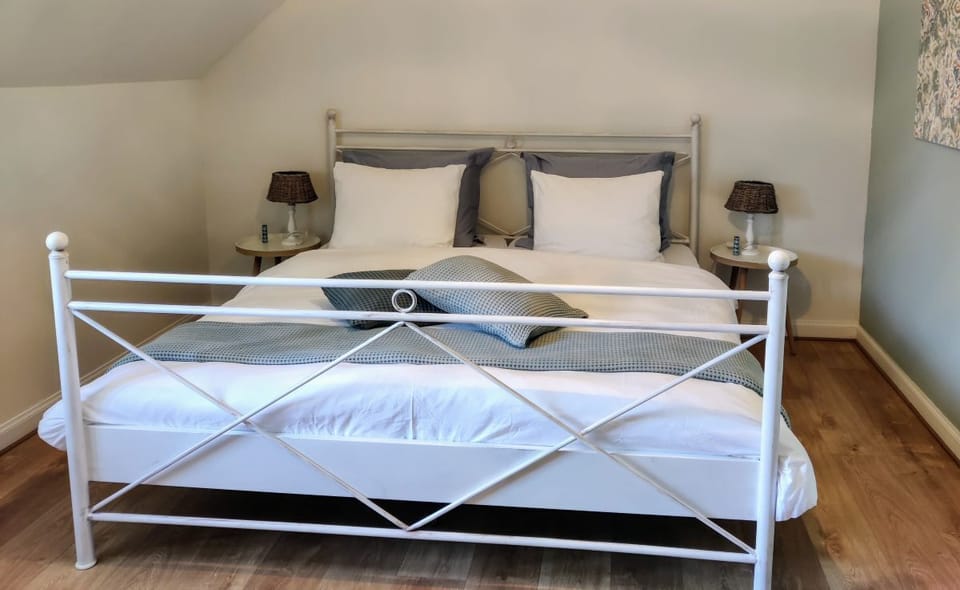 Free minibar items, soundproofing, free WiFi