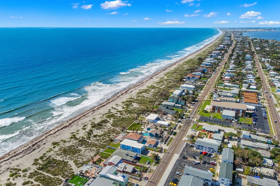 Located close to local shops, activities, and restaurants!