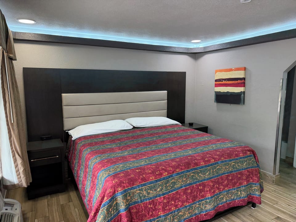 Classic Single Room | Desk, laptop workspace, WiFi (free)
