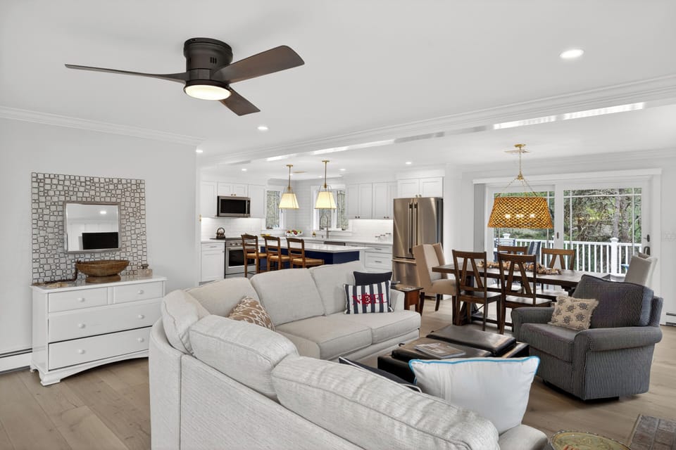 Luxurious furnishing in the large Main floor with room for everyone