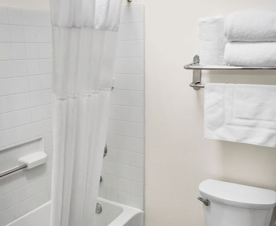 Rinse off comfortably with a clean tub-shower combo.