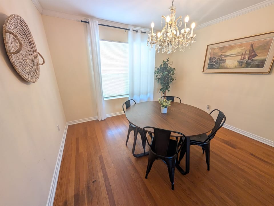 Dining area with seating for 4