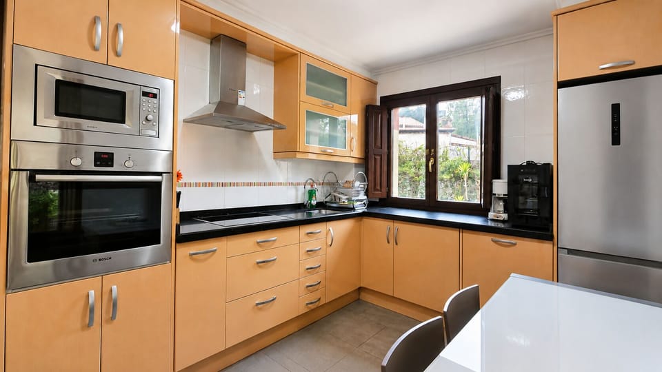 Kitchen or kitchenette,Dining area,Meals