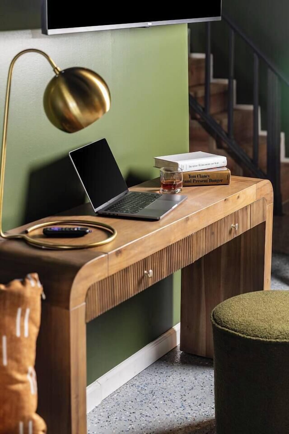 Style meets productivity. This newly renovated nook blends mid-century modern design with a focused atmosphere, perfect for planning your next day of Michigan adventures.